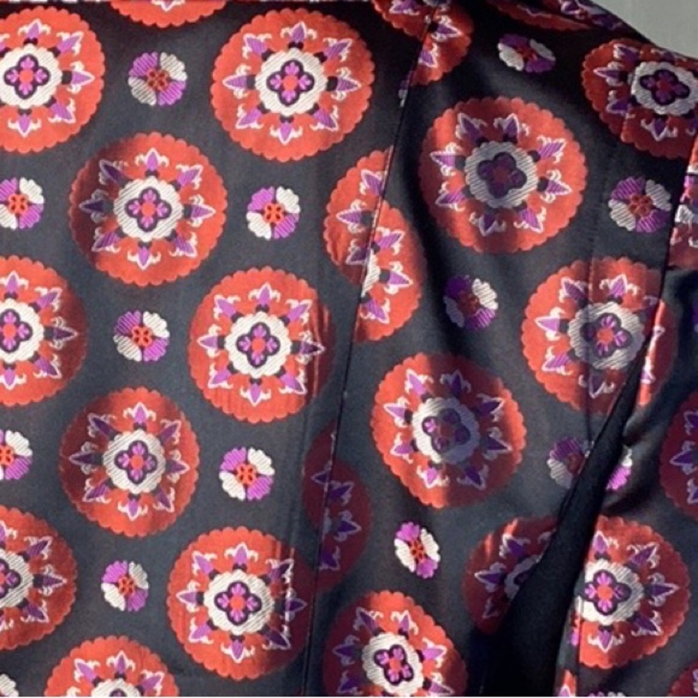 DIANE VON FURSTENBERG
Silk Floral Print Blazer Size 12 - Picture 7 of 11